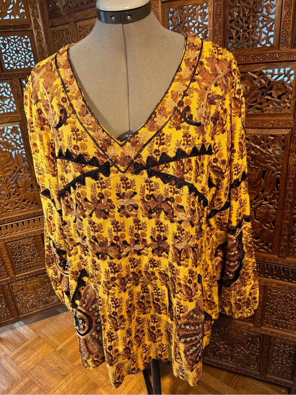 Talisman Embroidered Yellow Floral V-Neck Long Sleeve Women's Top